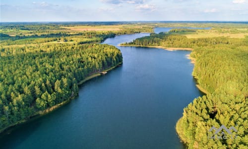 Terrain pour une ferme au bord du lac Makys