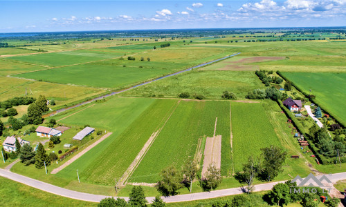 Namų valda prie upės